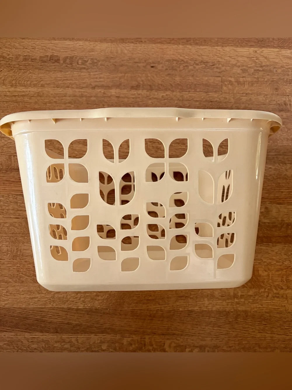 Vintage 1980s Rubbermaid Almond Beige 2968 Roughneck Tulip Flower Laundry Basket